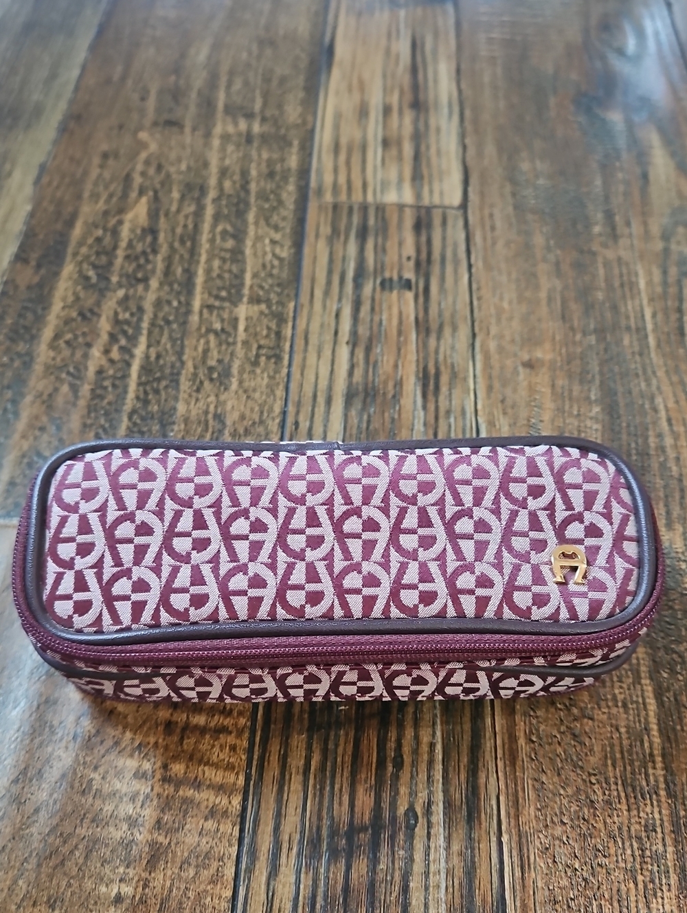 Aigner Womens Double Zipper Glasses Case In Berry Signature Gold A Accent